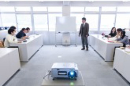 東海大学 ディスカッションやプレゼンテーションを通じて、社会力を養成します。