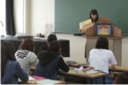 東海大学 言葉の指導法。子どもの言葉発達のプロセスとともに、その発達を促し援助するための教員・保育者の役割を学びます。