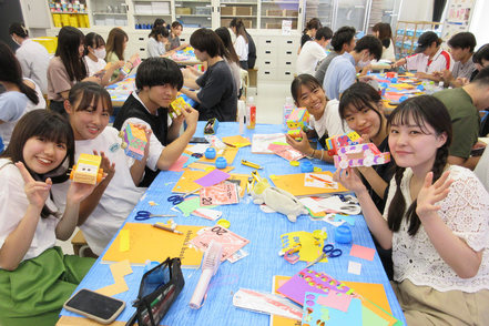 東海大学 初等図画工作科において、教員に必要な基礎的な知識や技術を身に付けます。