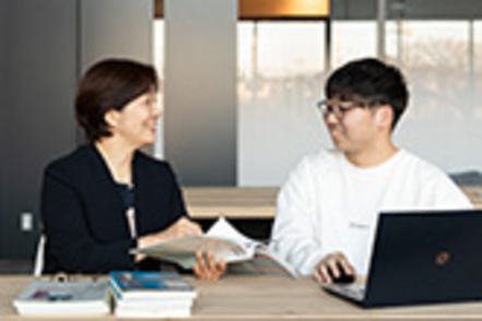 麗澤大学 【国際社会・国際情報専攻】国際政治・国際関係を学び、ICTを活用することで、世界「を」つなぐ力を身につける