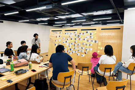 武蔵野美術大学 都心の市ヶ谷キャンパスでは、企業や自治体とのコラボレーションなどこれまでにない実践的な学びに取り組みます。