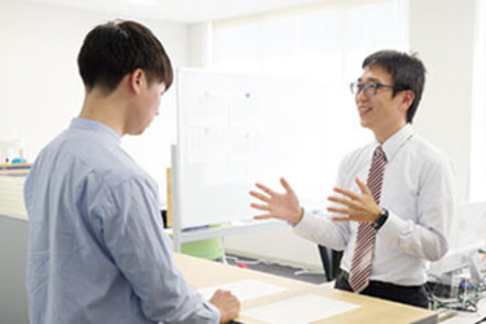 兵庫医科大学 薬学教育センターでは、薬学共用試験や薬剤師国家試験対策、補習講義など、一人ひとりに合わせた学修支援を提供している。