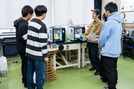 石巻専修大学 創造工学科／AI・IoT・デジタルものづくりの最先端技術や、地域社会を支えるためのデータ分析・情報マネジメントを体系的に学ぶ