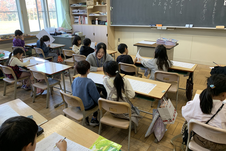 北海道文教大学 ●こども発達学科／恵庭市内小学校での授業補助や、保育園行事ボランティアなど実践力を高めるカリキュラムを用意