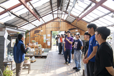 北海道文教大学 ●地域未来学科／1年次から地域でのフィールドワーク体験を通じて、将来を考えながら視野を広げる学びが得られる