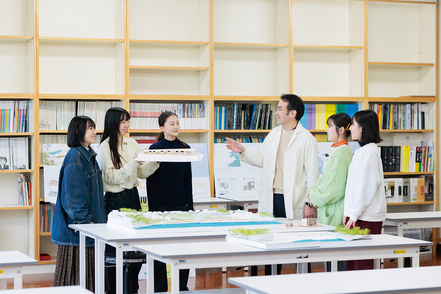 宮城学院女子大学 【生活文化デザイン学科】生活者の視点に立つライフスタイルのあり方を学習。その学びを活かす多彩な進路があります。