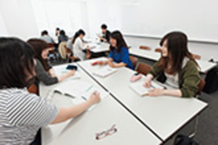 北星学園大学 ソーシャルワークの理論と方法を理解し、相談援助の枠組みを学修。人の生活を支援することについて考察していきます