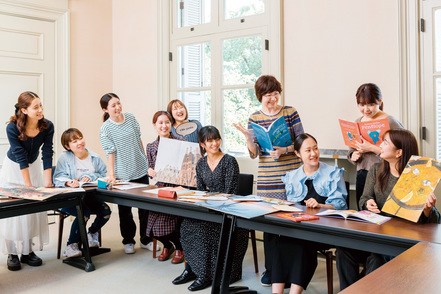清泉女子大学 国の重要文化財に指定されている旧島津家本邸（大学本館）。竣工から100年以上経つ現在でも、2階は教室として使用されています