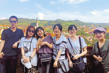 清泉女子大学 長期休暇を利用して行われる海外語学研修や研修旅行などを豊富に用意。本物に触れる体験を通して、学びへの理解を深めます