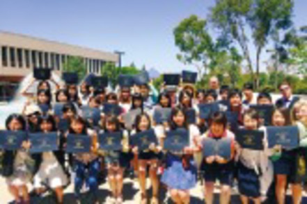 四日市看護医療大学 海外語学研修や医療施設見学などを実施。支援制度として渡航滞在費用のうち20万円を補助しています。