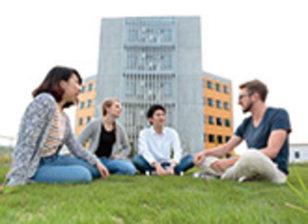 山梨学院大学の特長２