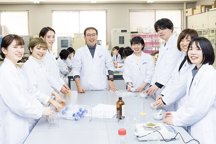 山梨学院大学 座学と実習をバランスよく配置したカリキュラムのもと「食のプロフェッショナル」を育成します