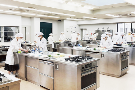 山梨学院大学 調理や栄養管理を学ぶための施設・設備も充実。優れた環境が管理栄養士国家試験合格率の高さにつながっています