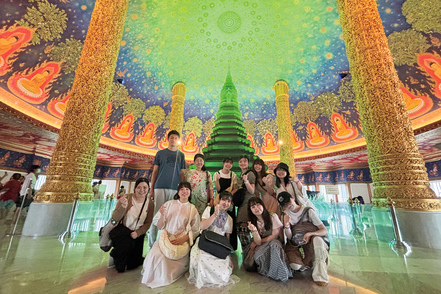 人間環境大学 世界の看護を学ぶ「国際看護学」を、4年間通して学べる全国的にもめずらしい看護学部です。海外研修も単位化されています