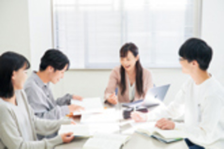 人間環境大学 少人数の実践的な教育で、生きた知識とスキルを身につけます