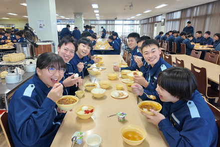 海上保安大学校 全寮制での生活を通じ、同期や先輩・後輩と過ごすことで、リーダーシップや協調性を磨きます