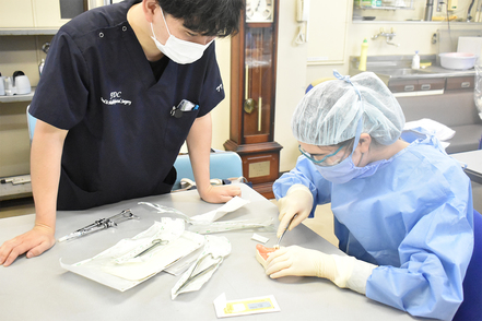 福岡歯科大学 毎年オープンキャンパスで行われている「歯科医師体験」はリピーターができるほど人気のイベントです。