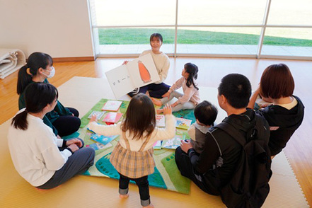 宇都宮共和大学 宇都宮短期大学人間福祉学科幼児福祉専攻の8年間の実績を基に2011年に4年制大学化。幅広い教養教育に注力しています