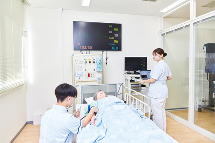 仙台青葉学院大学 最新の高機能シミュレーターと東北有数のシミュレーション環境を活用し、臨床現場に即した実践力と判断力を育成します。