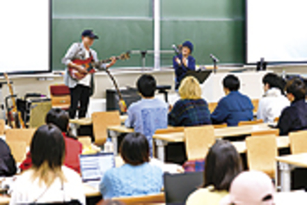 創価大学 文学や歴史、マンガなどのサブカルチャー、語学も学べ、好きな分野を選びながら学び、専門性を深めます