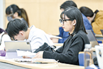 創価大学 心理学の領域を学べる公認心理師養成課程も設置しています。心理関係の公務員やカウンセラーの道も拓けます