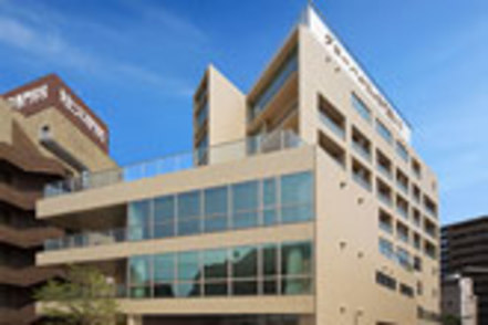 グローバルＢｉｚ専門職大学 キャンパスは、京急川崎駅から徒歩1分、JR川崎駅から徒歩4分。東京・品川駅や神奈川・横浜駅にもアクセスしやすい立地です