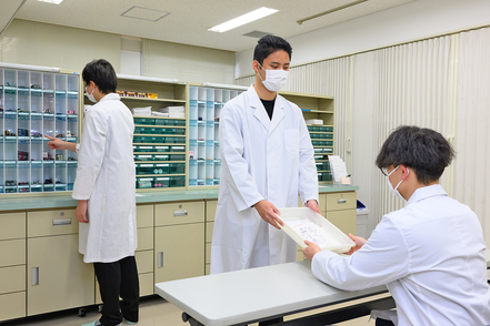 徳島文理大学 最先端の薬学領域を学修するための3コース制度