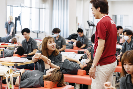 徳島文理大学 臨床経験が豊富で高度な資格を持つ教員によるきめ細かなサポート