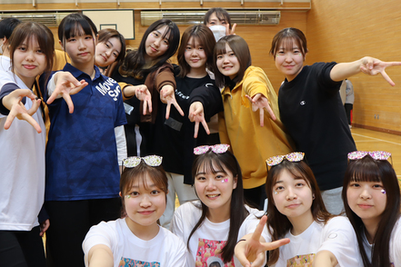 札幌保健医療大学 同じ夢を持つ仲間と切磋琢磨できる環境です。体育大会では学科・学年の壁を越えた交流が可能！