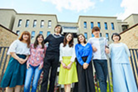 関西外国語大学 関西外大の学生と留学生を合わせた約650人が、学・食・住を共にしながら学べる共同生活施設をキャンパス内に併設