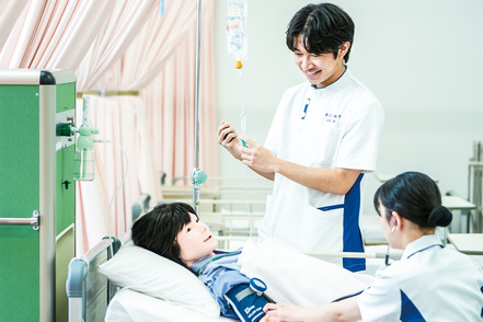 帝京平成大学 看護実践を行うために必要な専門的知識を身につけます