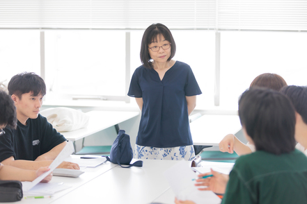 愛知みずほ大学 少人数制だからこそ実現できる、一人ひとりに寄り添ったきめ細かな指導。あなたの成長をしっかり支えます。