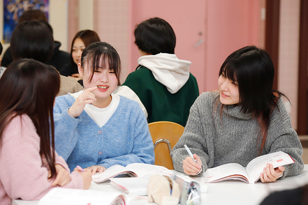弘前学院大学 多様な学習ニーズに応えるためコース制を導入