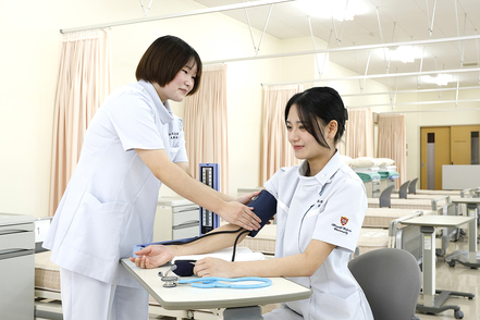 弘前学院大学 高い資格取得率と就職率を維持し、県内外で活躍できる人材を育てます