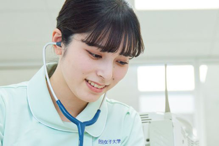 安田女子大学 【看護学科】人と疾病に関する科目を幅広く学び、高度な専門性を修得。社会のニーズに応え、生命と健康を守る看護のプロを育成
