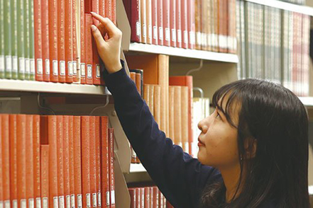 安田女子大学 【日本文学科】ことばや文学を通じて、日本の歴史や文化を理解し、人間としての心、社会人としての基礎力を養います