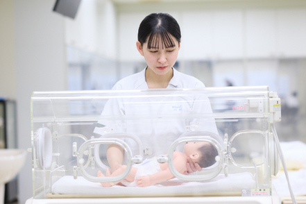 関西福祉大学 「看護師＋助産師取得モデル」の学びを通して、看護師としてはもちろん、助産師として活躍できる知識・スキルも身につけられます
