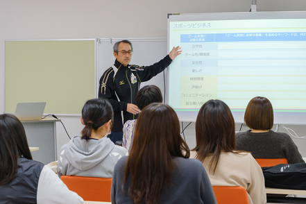 四国大学 きめ細かな指導と確かな理解を促す少人数制ゼミナール