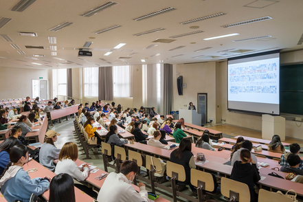 四国大学 専門的な学びと並行して、教養を深め、思考力や判断力を養います