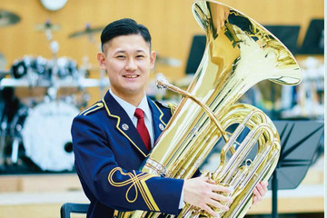 卒業生の新井　誠一さん