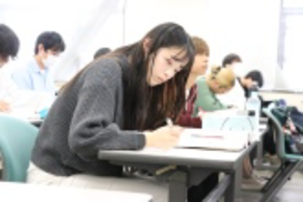 開智大学 国家試験対策をカリキュラムに組み込み、合格の支援を行っています!費用はプラスされません。模擬試験も大学で受験できます