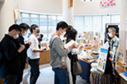 北陸大学 学生主体のプロジェクト型サークルが活動中。学部学科の垣根を越え、企業や地域の課題解決、情報発信などに力を注ぐ。