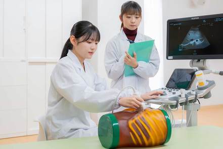新潟科学大学 高度な判断力と技術を持った、個別化医療に貢献できる臨床検査技師を育てます。