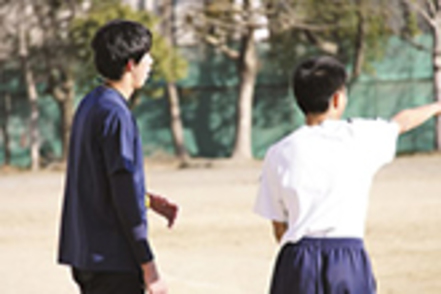 岐阜協立大学 地域の中学校でスポーツ系部活動の補助活動を経験する課外体育インターンシップで生徒を見る観察眼も養成（スポーツ経営学科）