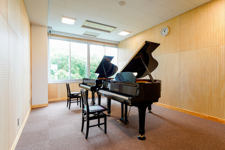 福岡国際音楽大学 【音楽表現専攻】ピアノ・管弦打楽器・声楽・ミュージカル・楽曲制作など音楽による表現を理論・技能両面から追究します