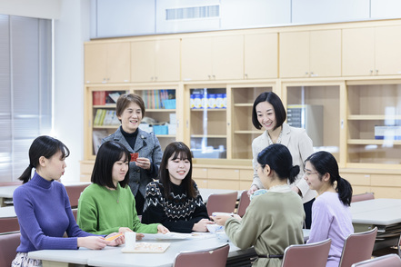 日本栄養大学 資格取得に向けた万全のサポート。資格試験・採用試験合格率の高さがその証です