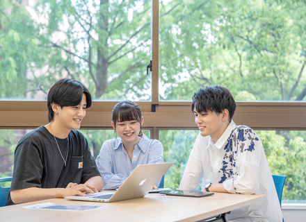 目白大学の特長３