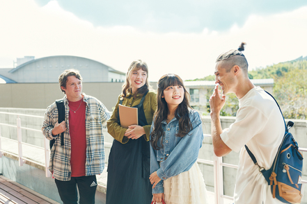 長崎外国語大学 キャンパス内で外国人留学生と日常的に交流できます