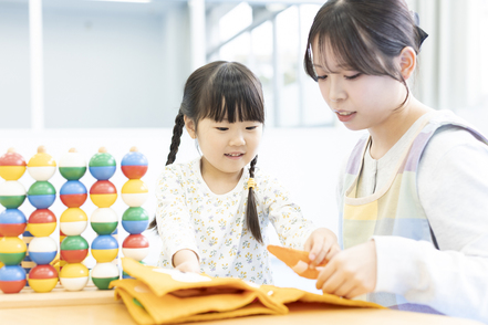 中村学園大学 大学に付属幼稚園があり、保育現場で学ぶ機会が豊富です。現場に触れ、理解を深めます。