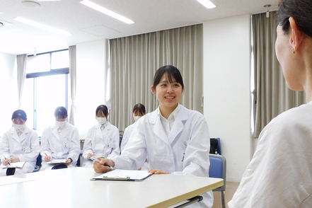 中村学園大学 【栄養科学科】大学併設の栄養クリニックで見学や模擬患者実習を通じ実践力を養います。